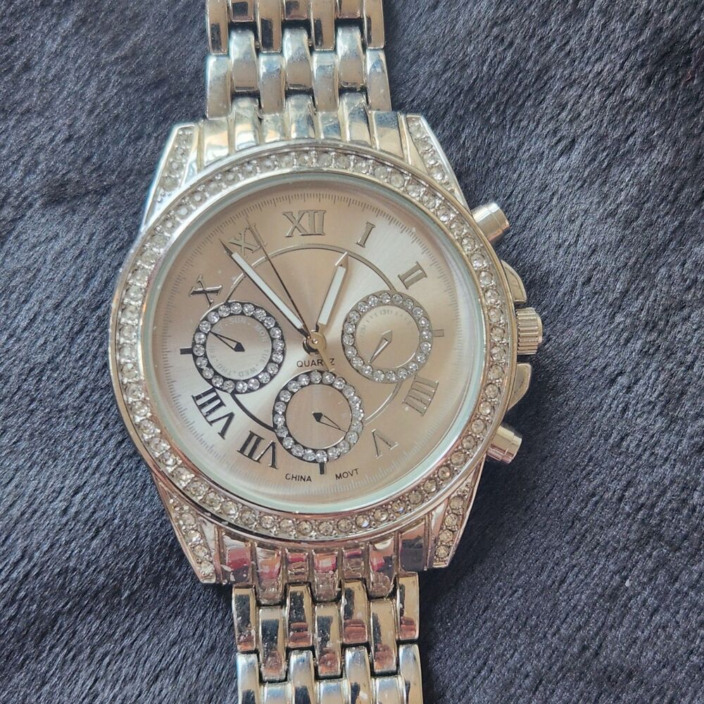 Adjustable Quartz silver tone crystal watch